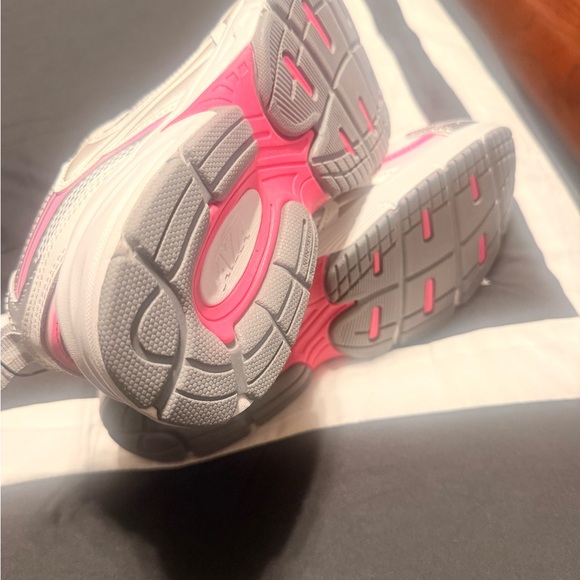 Avia Women's White and Pink Athletic Shoes - Picture 3 of 4